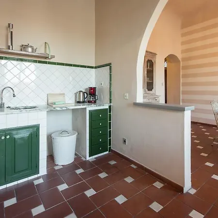 Pinti Terrace *