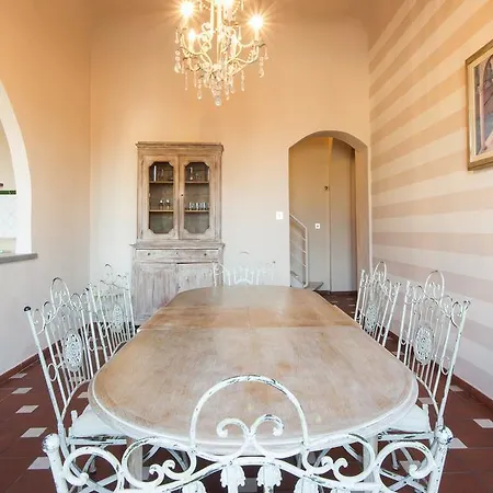 Pinti Terrace *